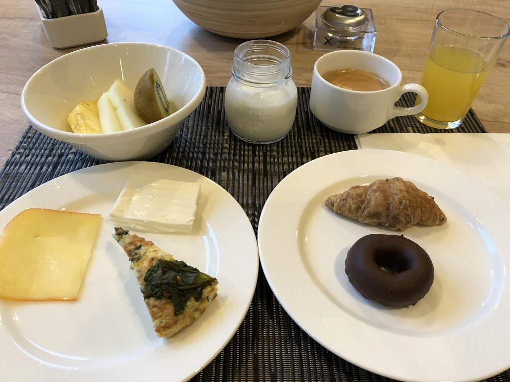停電のACホテル・シウタット・デ・パルマの朝食