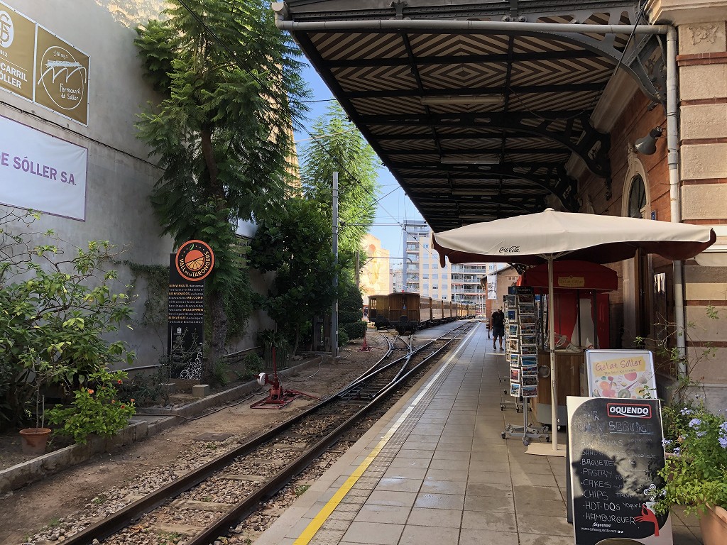パルマ・デ・マヨルカのソーイェル鉄道の乗車駅