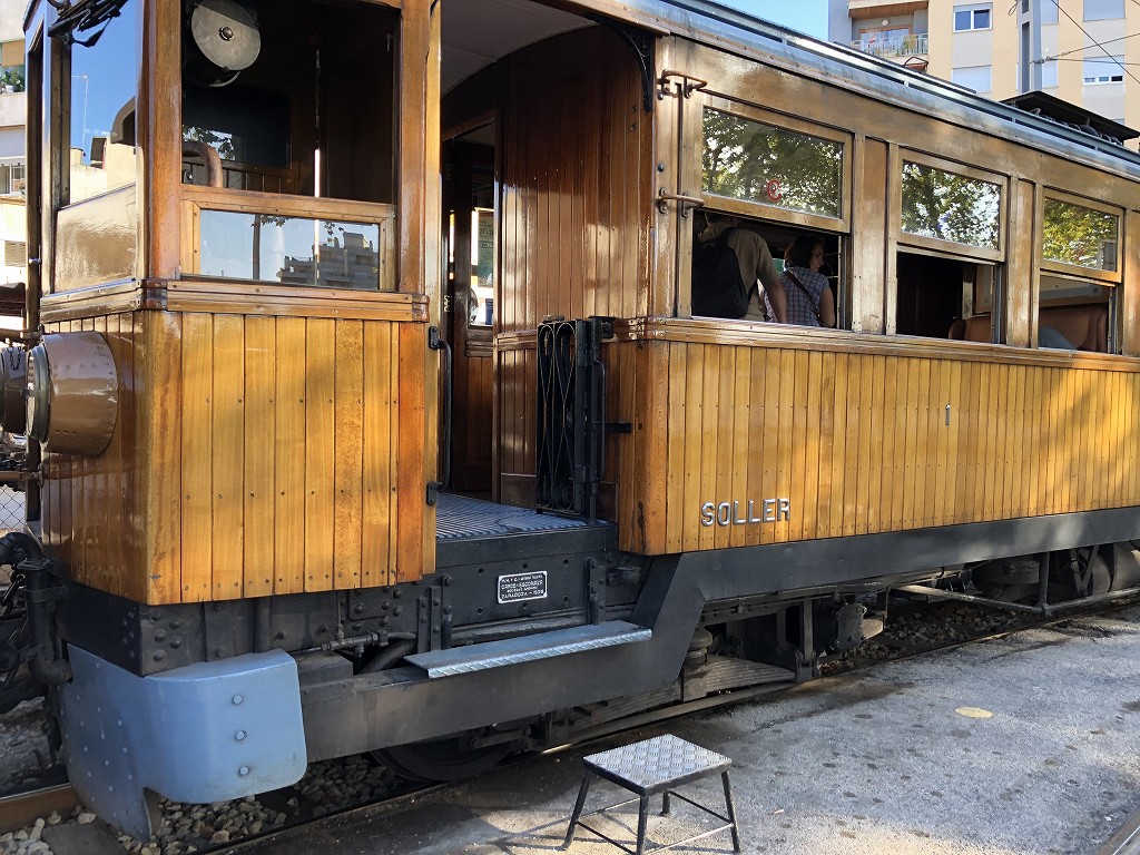 パルマ・デ・マヨルカのソーイェル鉄道の列車1