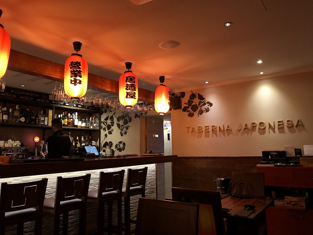 エスタディ・デ・ソン・モイシュの「居酒屋」の内観