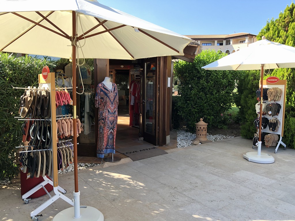 セントレジス・マルダバル・マヨルカリゾートのプールサイドの売店
