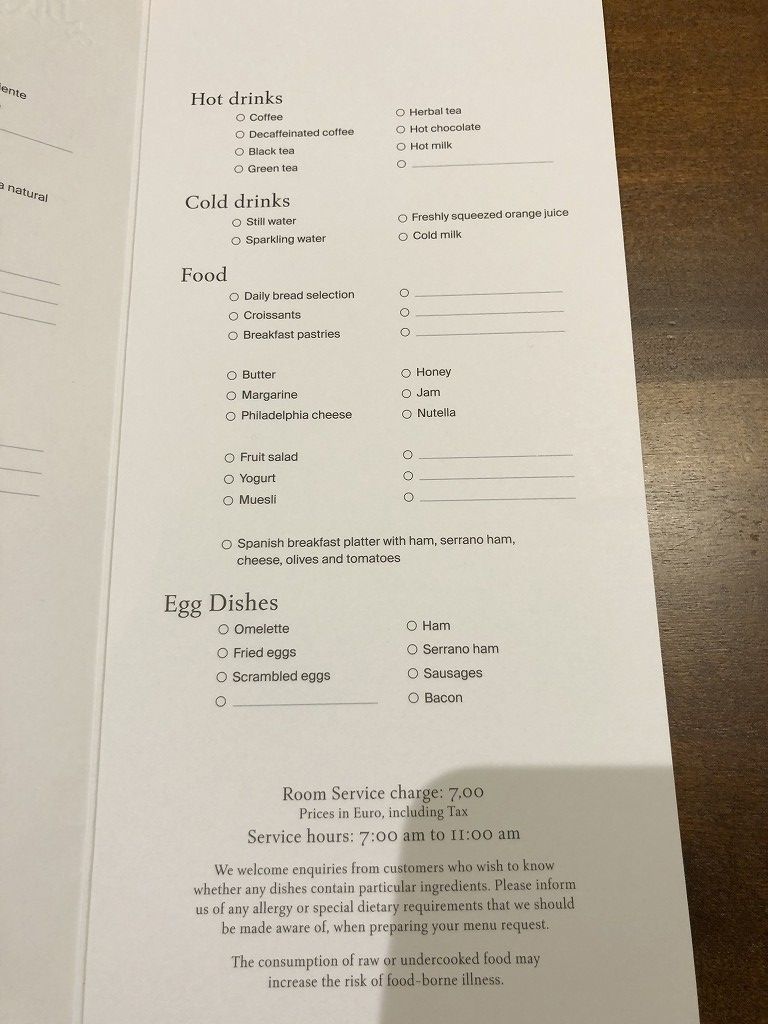 セントレジス・マルダバル・マヨルカリゾートでインルームダイニングの朝食を注文