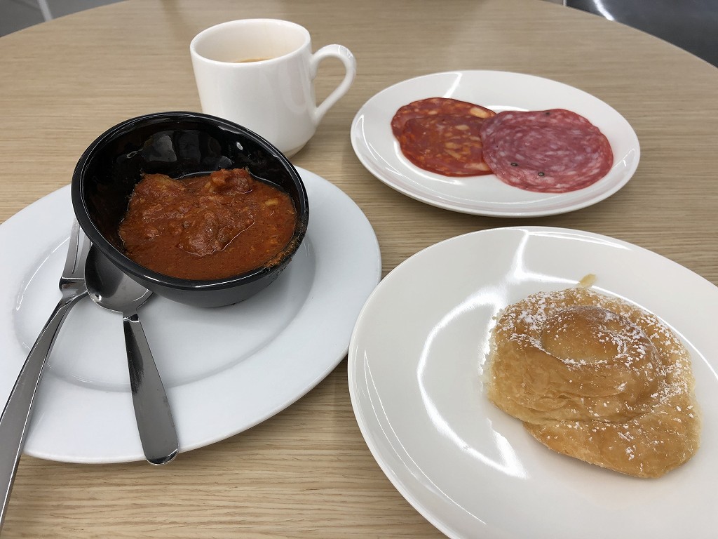 パルマ・デ・マヨルカ空港のSALA VIPラウンジ Formentorでの食事