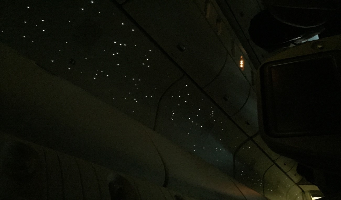 エミレーツ航空機内の星空