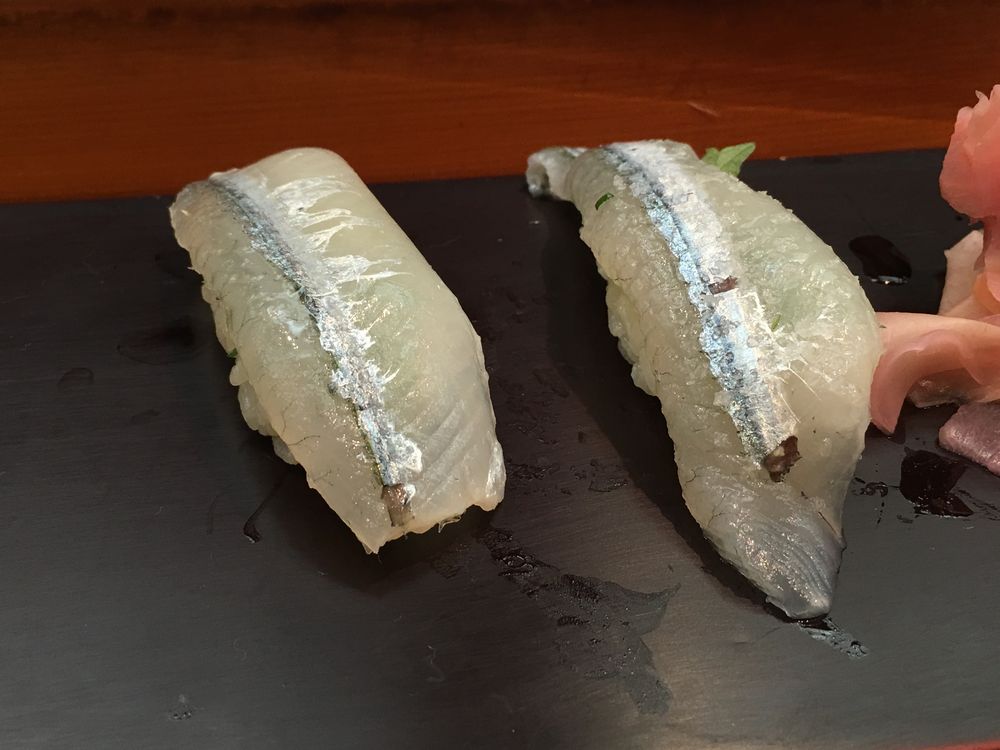 松江の呉竹鮨のサヨリ