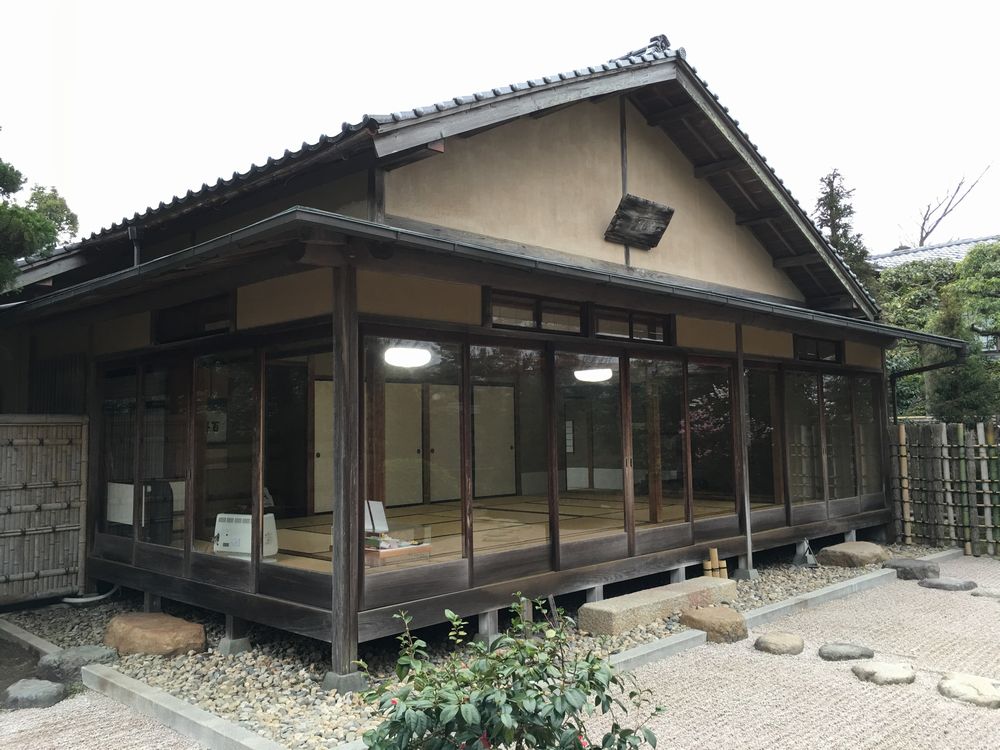 明々庵の百草亭の外観