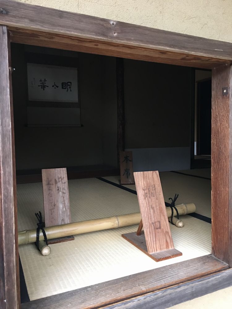 明々庵のにじり口