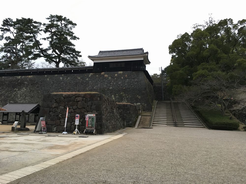 ひっそりとした松江城内