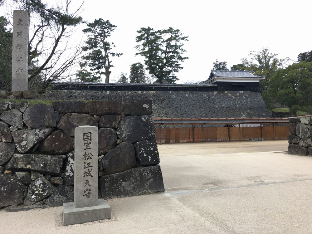 3月上旬の松江城の入り口