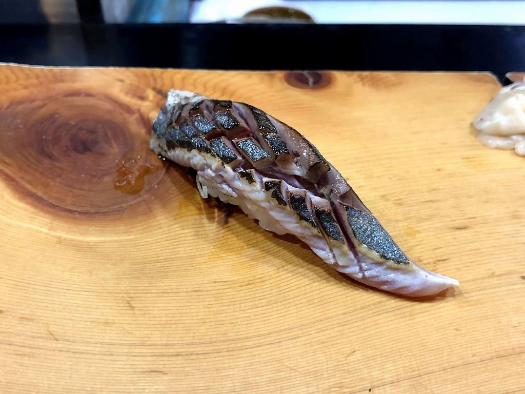 松江の「赤べこ」のサンマ炙り