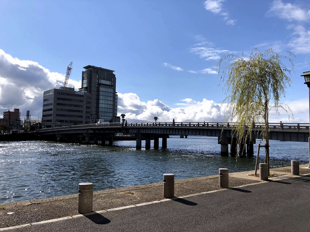 ハーンが泊まった富田旅館から見た松江大橋