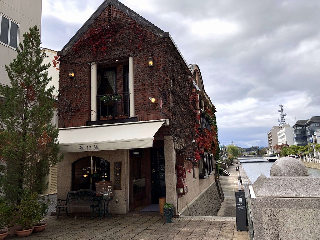 松江の京橋川沿いの珈琲館