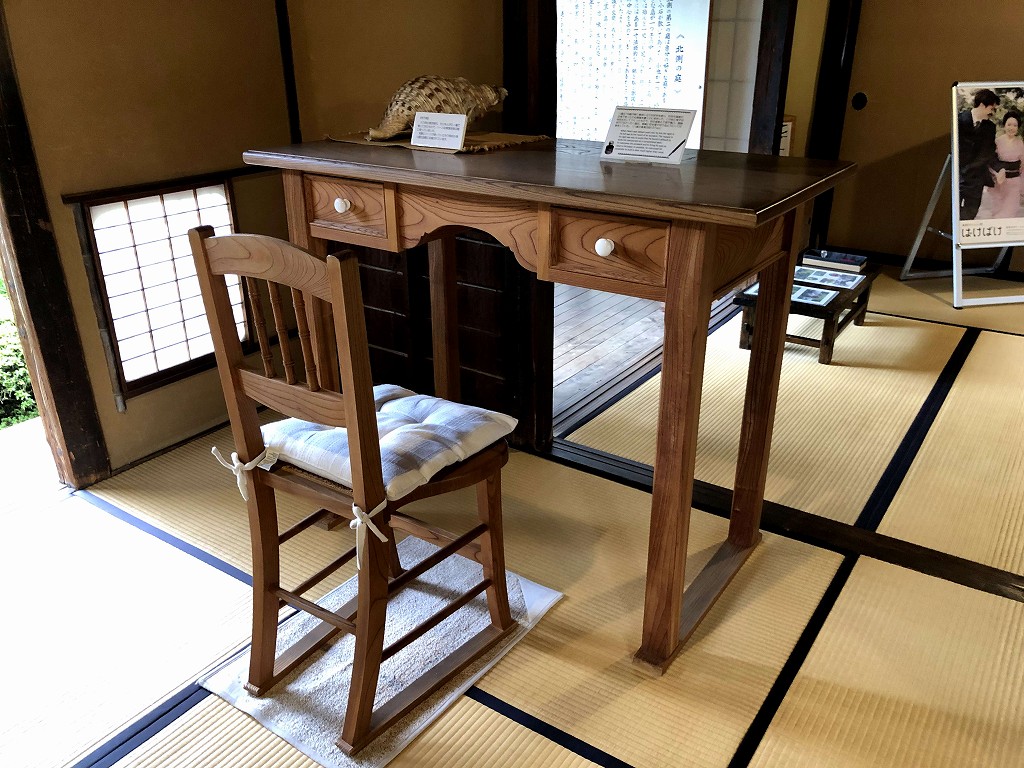 小泉八雲旧居のハーン愛用の机と椅子