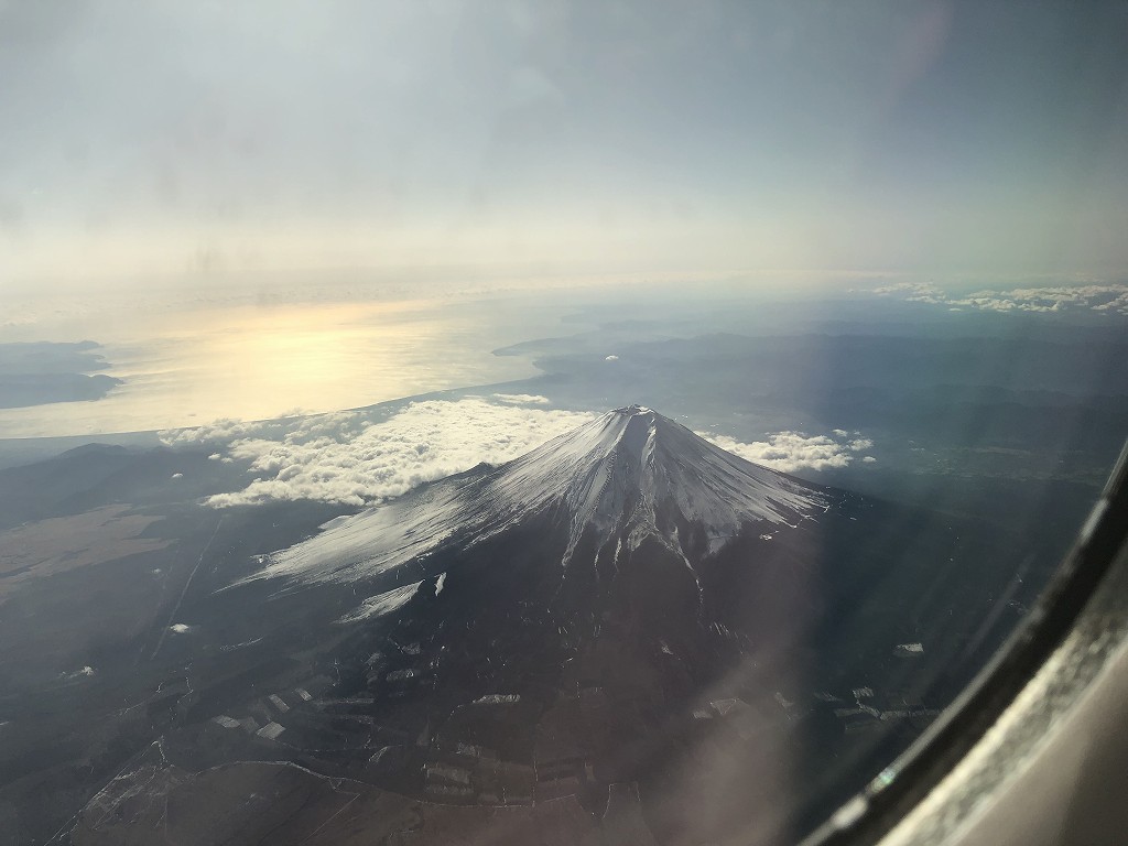 ANA589便から冠雪した富士山