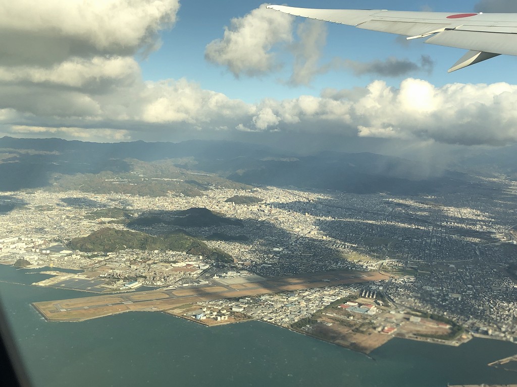ANA592便から見た松山空港2
