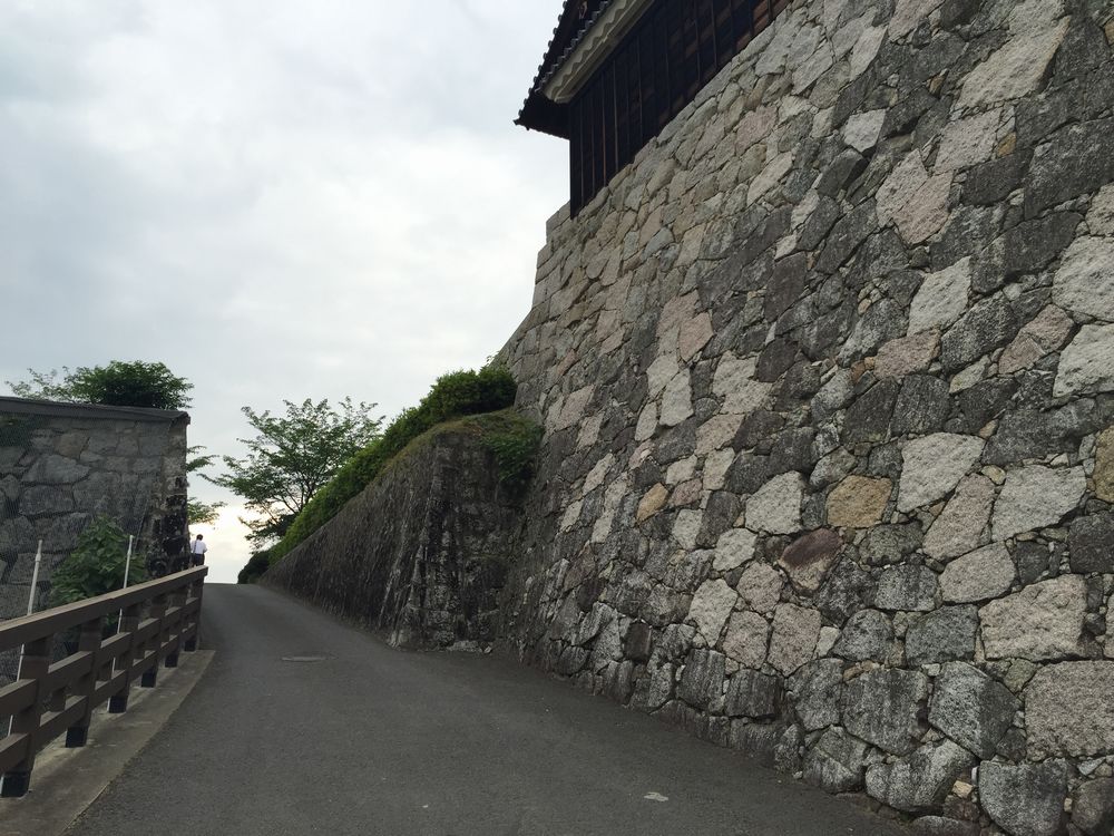 松山城二の丸へ2