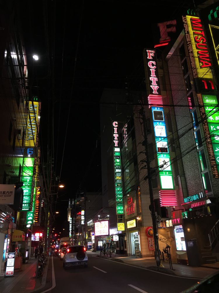夜の松山二番町