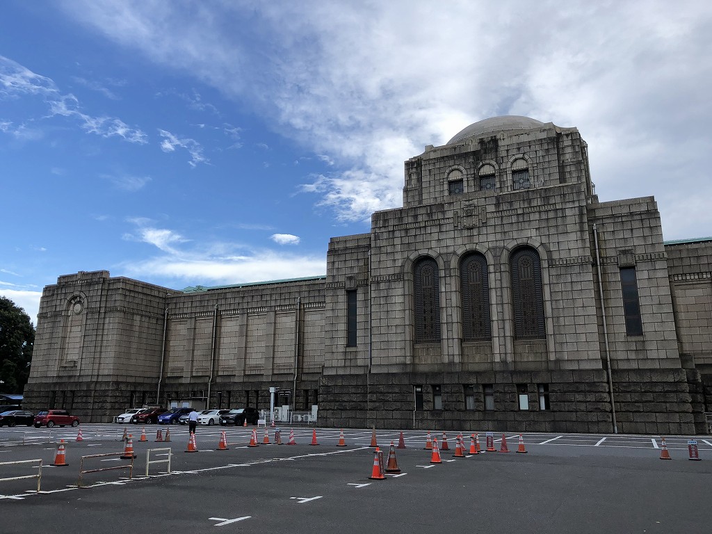 聖徳記念絵画館の駐車場