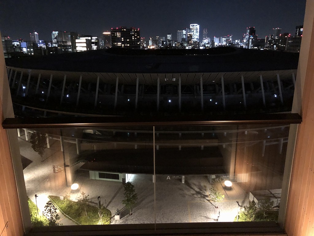 三井ガーデンホテル神宮外苑の杜プレミアのジュニアスイートキングのバルコニーから夕暮れ4