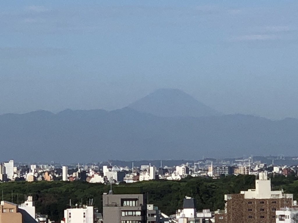 三井ガーデンホテル神宮外苑の杜プレミアのジュニアスイートキングのバルコニーから富士山2