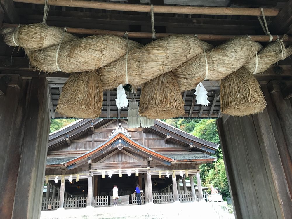 美保神社の神門のしめ縄