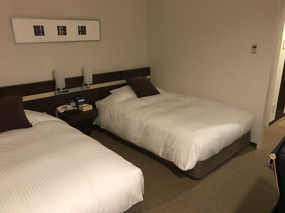 ホテルJALシティ宮崎（禁煙シングル）のベッド側