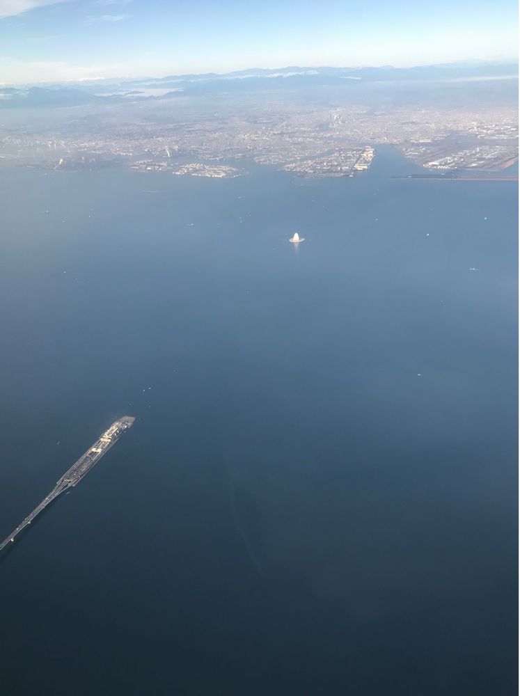 飛行機から海ほたると風の塔