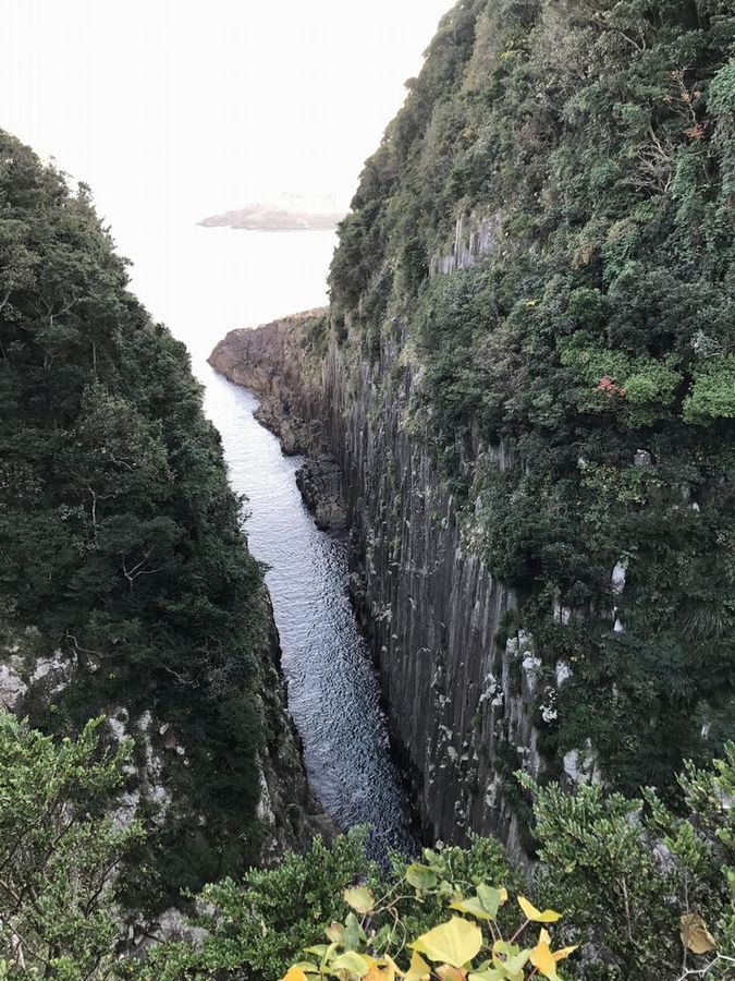 馬ヶ背遊歩道の柱状岩