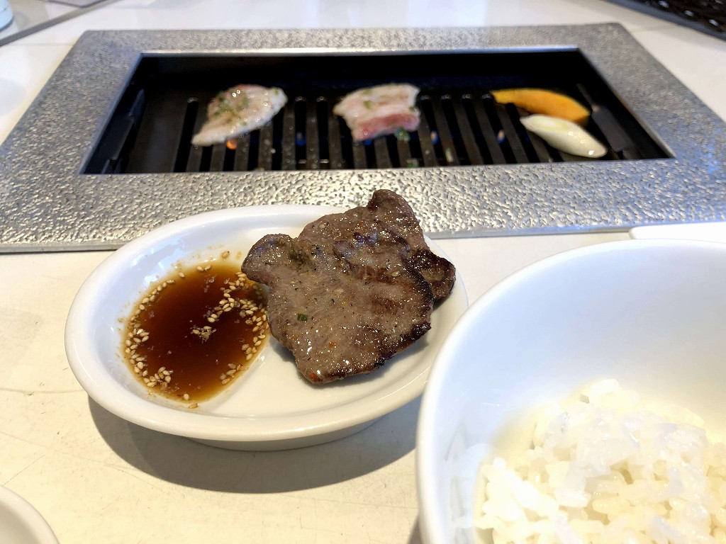 「ぴょんぴょん舎 盛岡駅前」の「焼肉5点盛り　ミニ冷麺ライスセット」のタン塩