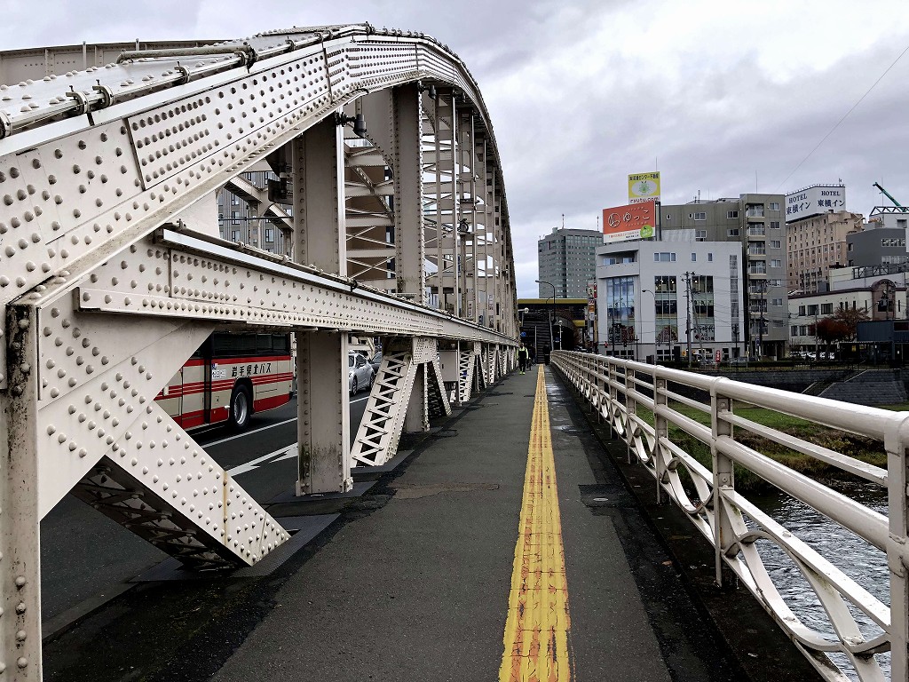 北上川に架かる開運橋2