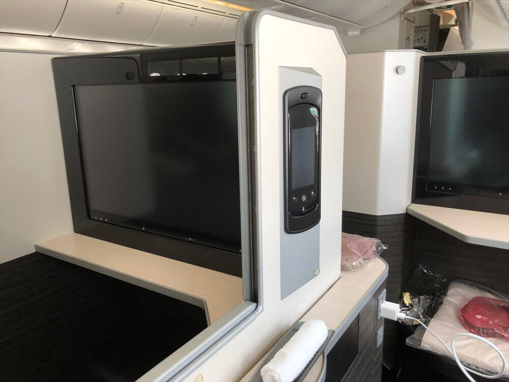 JAL421便ビジネスクラスのSKY SUITE6