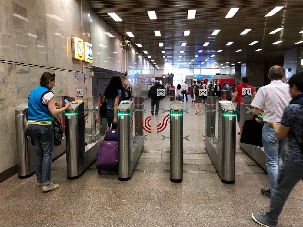 パヴェレツカヤ駅の改札