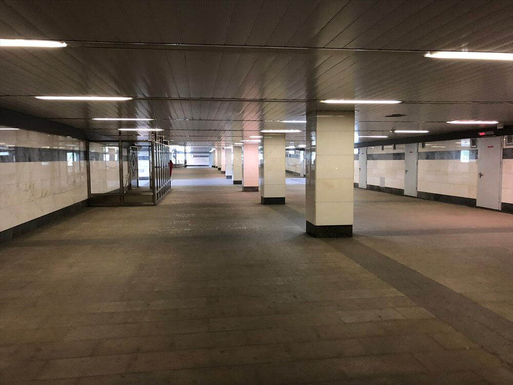 スパルタク駅の通路