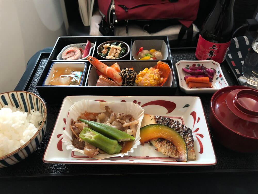 JAL422便ビジネスクラスの機内食（和食）1