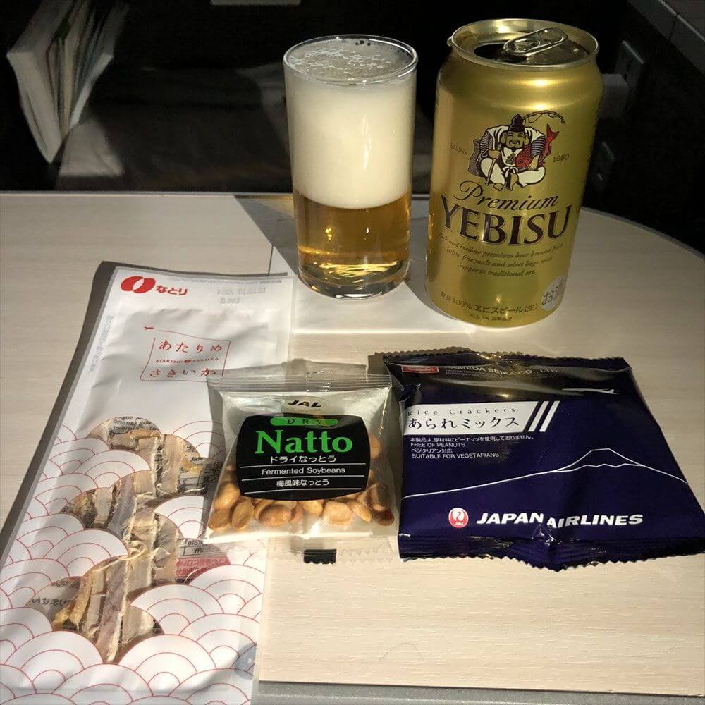 JAL422便ビジネスクラスのエビスビール