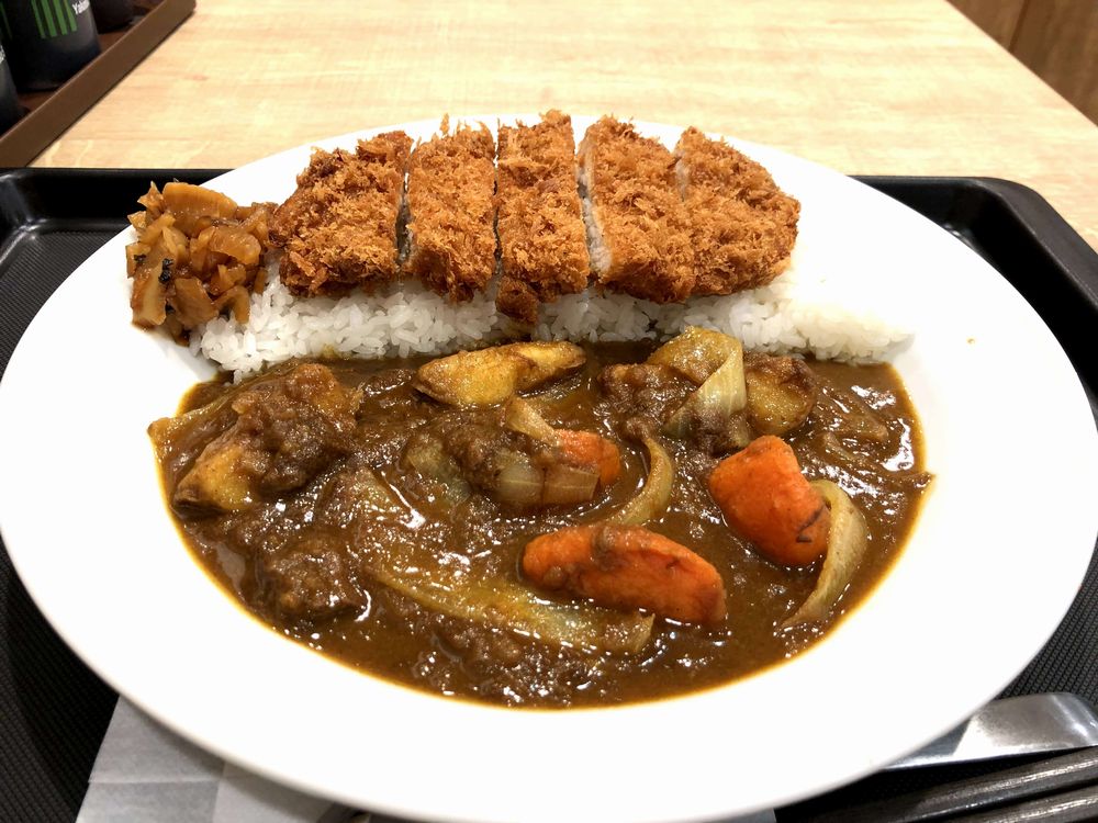 マイカリー食堂の「ごろごろ野菜チキンかつ欧風ビーフカレー」