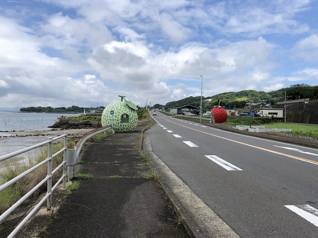 井崎のバス停のメロンのフルーツバス停3