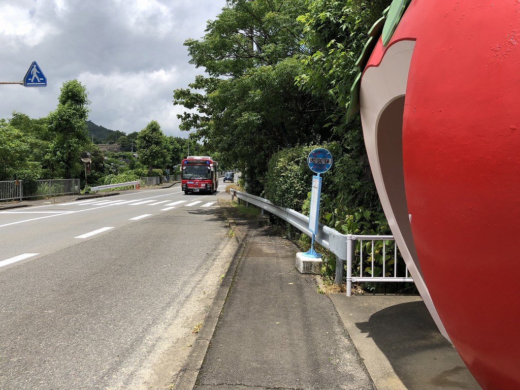 諫早のトマトバス停3