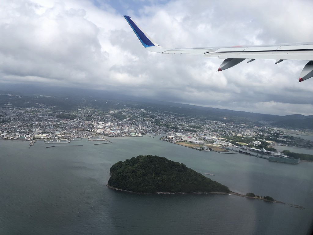 長崎空港から離陸するANA666便