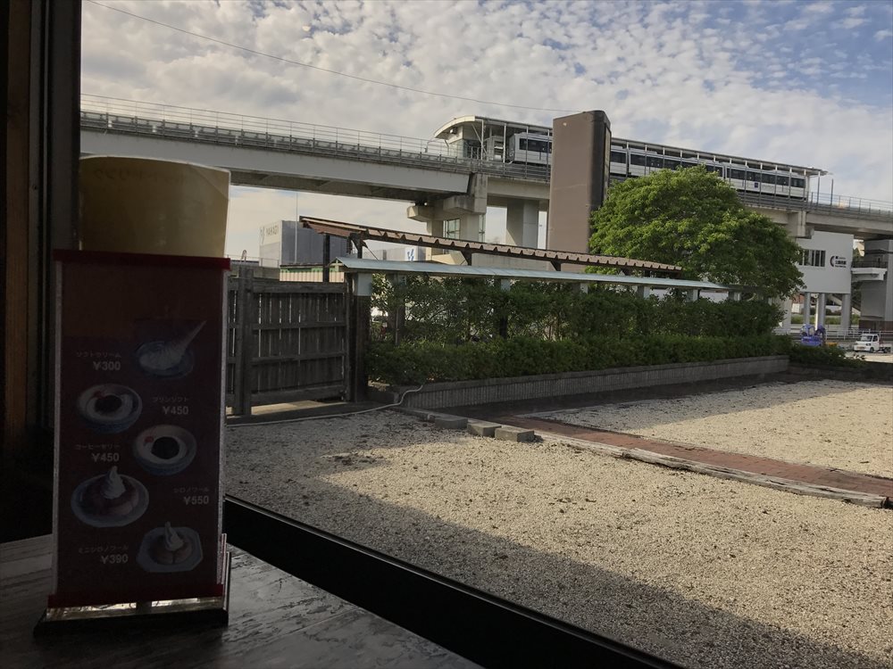コメダ珈琲店長久手店とリニモ