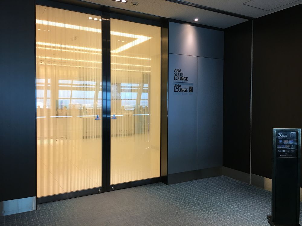 羽田空港のANA ラウンジ入口