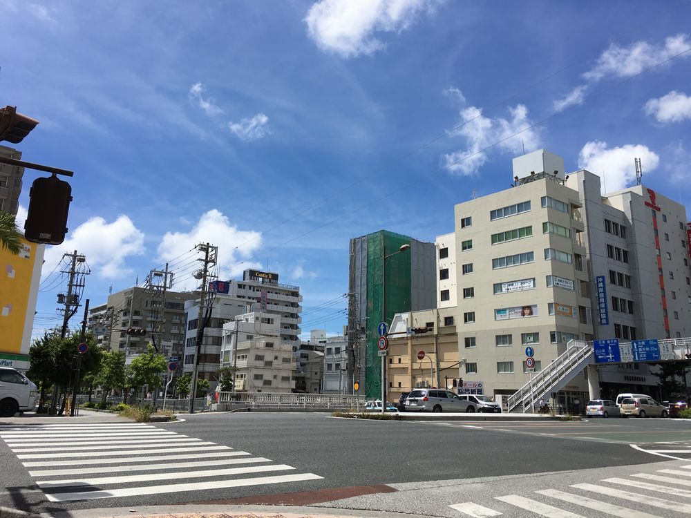 松山交差点の日差し