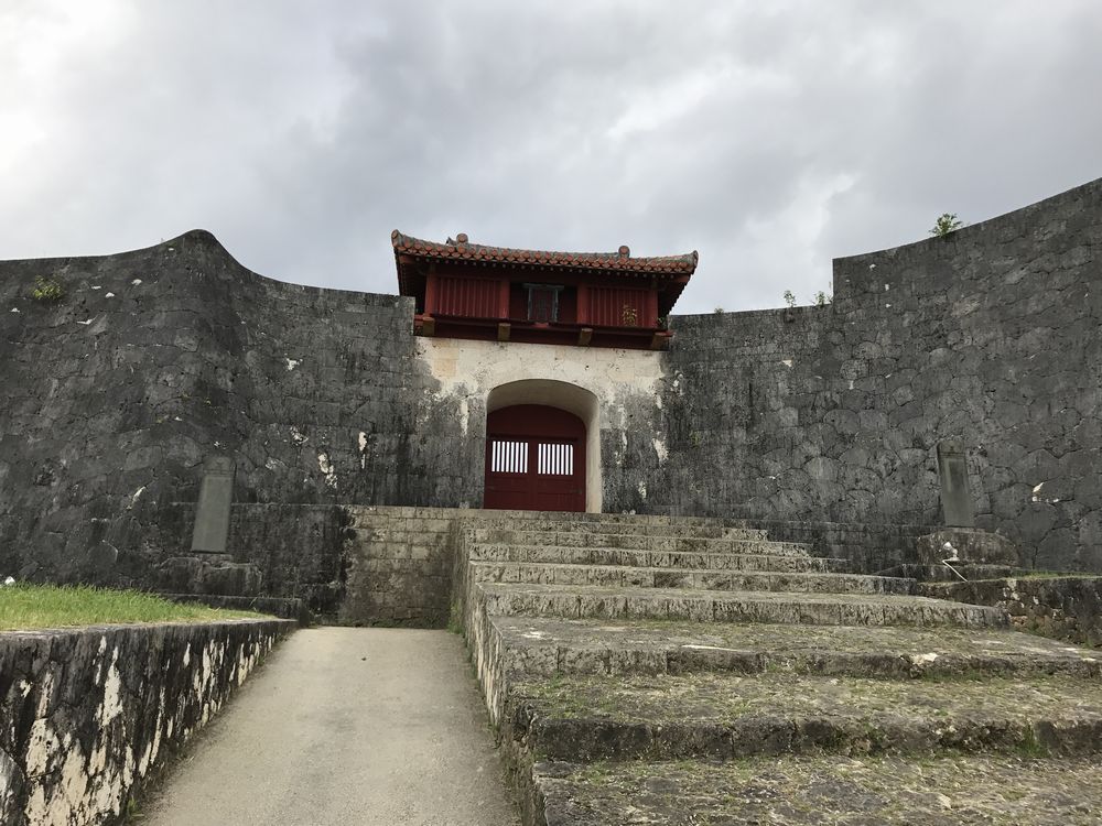 首里城の継世門