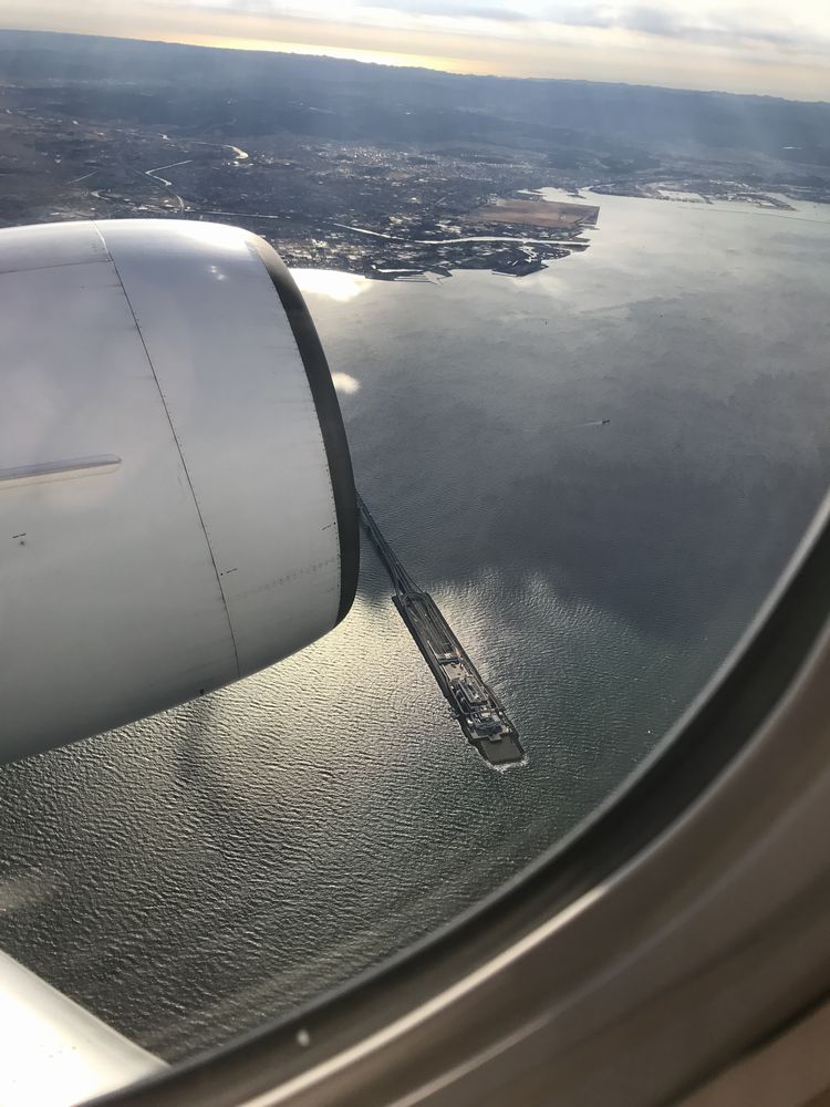 JAL907便から見える海ほたる