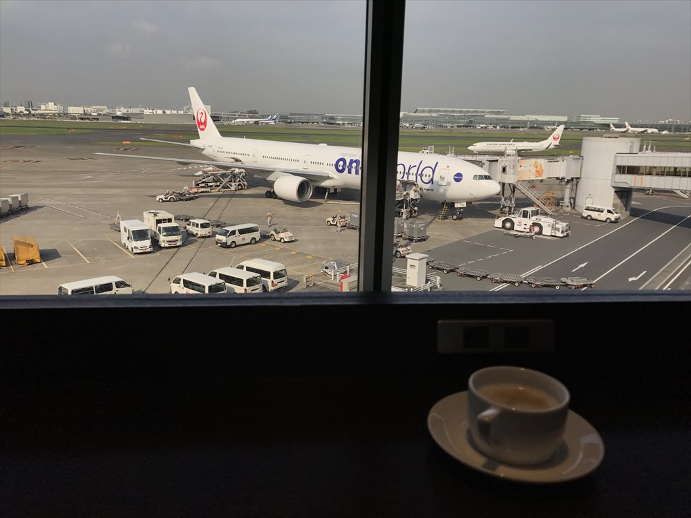 羽田空港国内線のサクララウンジ