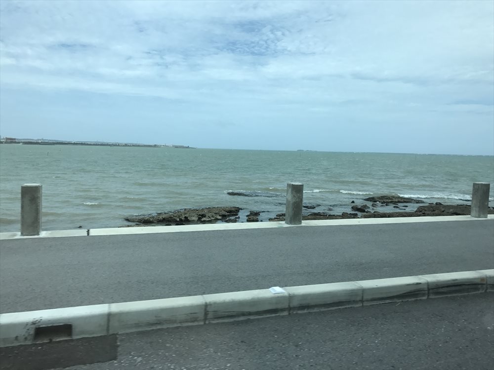 瀬長島のビーチの濁り1