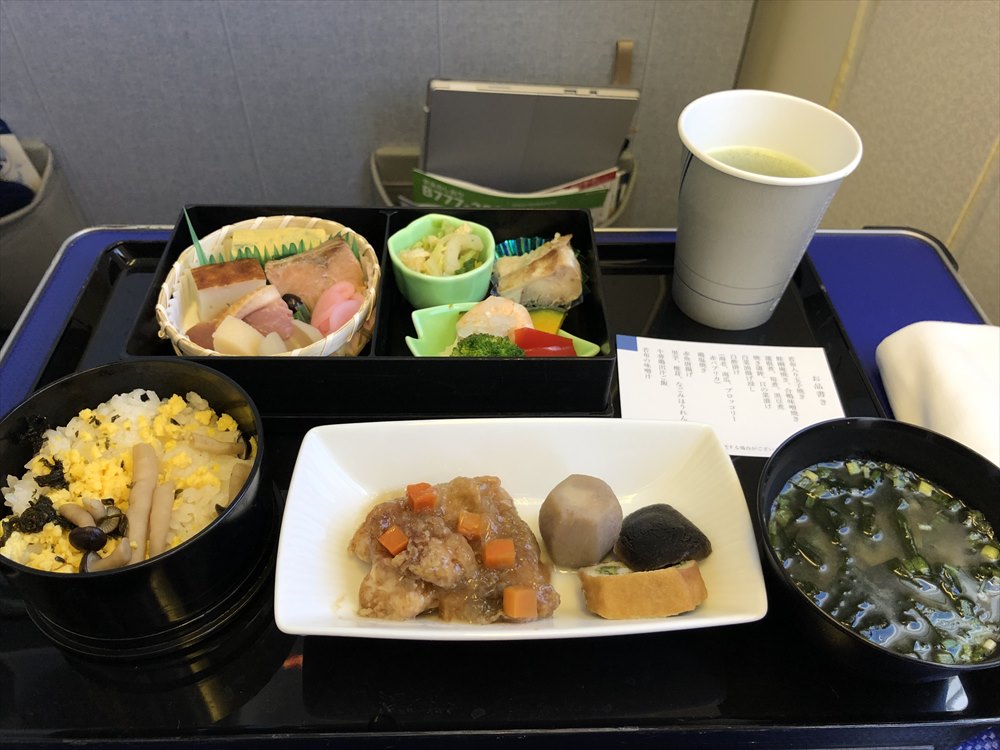 ANA471便（羽田-那覇）プレミアムクラスの機内食1