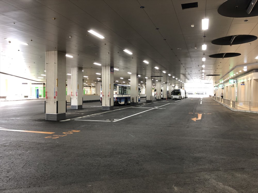 カフーナ旭橋のバスターミナル