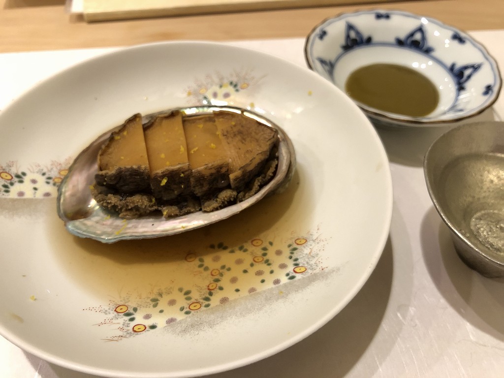 かわじの煮アワビの肝ソース付き