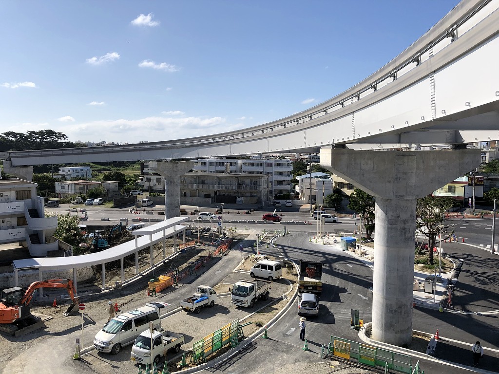 浦添前田駅のゆいレールの支柱1